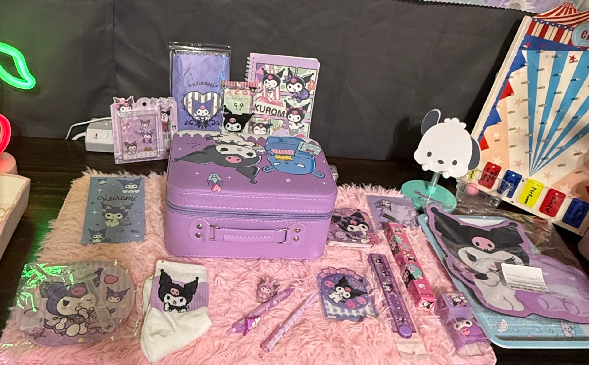 Kuromi hard Case + 15 items